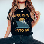 Cruise Shirt in aangepast ouderdom<br><div class="desc">Ahoy daar matey. Als je op je speciale dag op zoek bent naar het perfecte verjaardagscadeau shirt, kijk dan niet verder dan ons gepersonaliseerde Cruisin' In Birthday shirt! Of u nu 18 of 80 draait, dit shirt kan worden aangepast aan uw leeftijd en stijl. Stel je voor dat je in...</div>