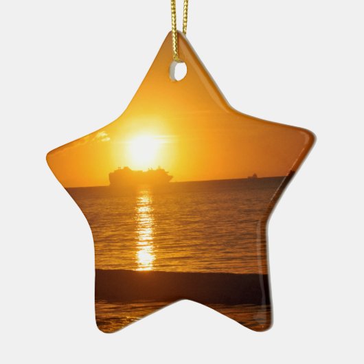 Cruise tegen zonsondergang keramisch ornament (Links)