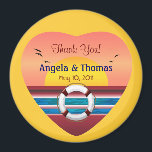 Cruise Wedding Personalized Favor Magneet<br><div class="desc">Een romantische zonsonderende uitzicht-cruiseschepen magneet in ronde vorm. Een geweldige gunst voor een cruise bruiloft. Deze magneet is voorzien van een romantische en levendige, kleurrijke digitale zonnebank-uitzicht in een hart, door XG Design NYC. Het is een uniek idee om je gasten te bedanken en hun een hoopje te geven dat...</div>