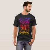 Cruisen in mijn 90 jaar oude verjaardag cruise 90t t-shirt (Voorkant volledig)