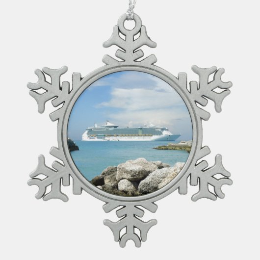 Cruiseschip bij CocoCay Tin Sneeuwvlok Ornament (Voorkant)