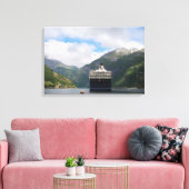 Cruiseschip in Geirangerfjord canvas print (Insitu (Woonkamer))