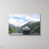 Cruiseschip in Geirangerfjord canvas print (Voorkant)
