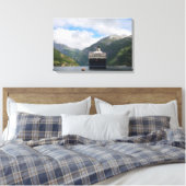 Cruiseschip in Geirangerfjord canvas print (Insitu (Slaapkamer))
