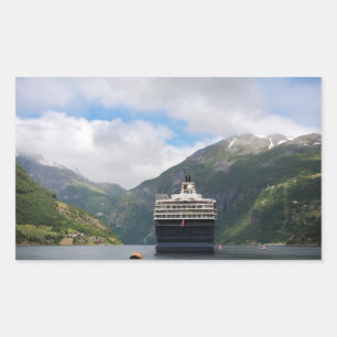 Cruiseschip in Geirangerfjord sticker