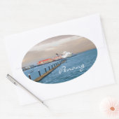 Cruiseschip op de pier ovale sticker (Envelop)