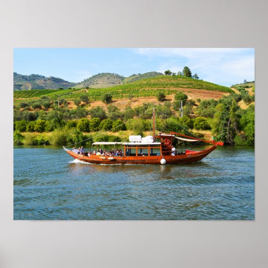 Cruisewerkzaamheden aan de rivier de Douro in Port Poster (Voorkant)