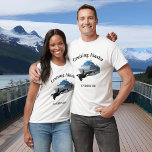 Cruising Alaska Orca schip Killer Whale T-shirt<br><div class="desc">Dit ontwerp werd gecreeerd door digitale kunst. U kunt de stijl van dit shirt veranderen door Meer > onder de stijloptie te kiezen. Het kan worden gepersonaliseerd door op de aanpassingsknop te klikken en de kleur te wijzigen, een naam, initialen of je favoriete woorden toe te voegen. Neem contact met...</div>