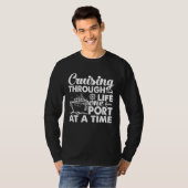 Cruising Through Life One Port at a Time T-shirt (Voorkant volledig)