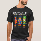 Crushin It Flossing Nutcracker kerstdance T-shirt (Voorkant)