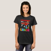 Crushing Into 6th Grade Monster Truck Back To Scho T-shirt (Voorkant volledig)