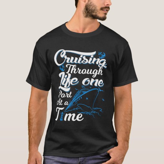 Crusing through life one port at a time Cruise Oce T-shirt (Voorkant)