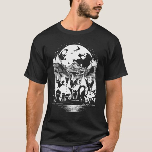 Cryptid Monsters Bigfoot Mothman Dogman Moon Crypt T-shirt (Voorkant)