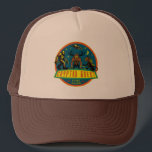 Cryptid Quest Trucker Pet<br><div class="desc">Hou je van avontuur, mysterie en het onbekende? WIL JE GELOVEN? Ben je geïnteresseerd in het leren over en zoeken naar de meest fascinerende en ongrijpbare wezens ter wereld? Pak dan wat swag en word lid van Cryptid Quest fans, het ultieme tour- en wandelbedrijf voor liefhebbers van cryptozoölogie! Cryptid Quest...</div>