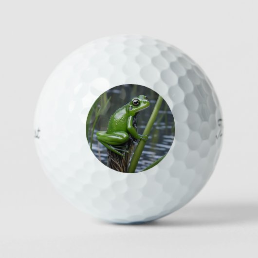 Crystal Clarity: Green Glass Frog op River Reeds Golfballen (Voorkant)