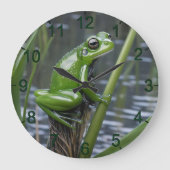 Crystal Clarity: Green Glass Frog op River Reeds Grote Klok (Voorkant)
