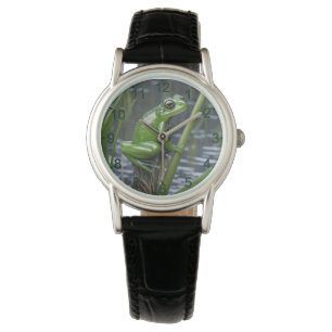 Crystal Clarity: Green Glass Frog op River Reeds Horloge