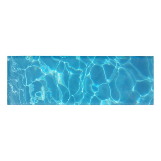 Crystal Clear Sky Blue Pool Water Naambadge (Voorkant)