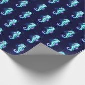 Crystal Ice Seahorse op blauwe achtergrond Cadeaupapier (Hoek)