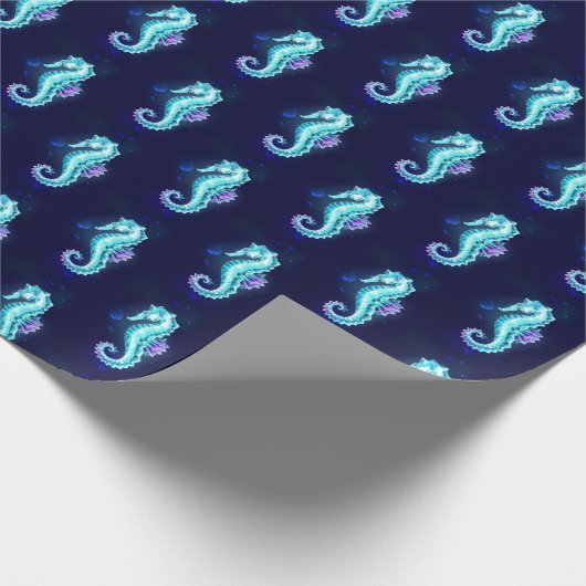 Crystal Ice Seahorse op blauwe achtergrond Cadeaupapier (Hoek)
