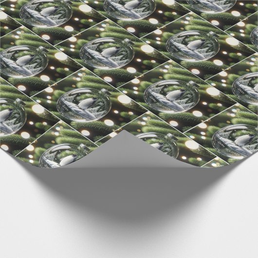 Crystal Penguin Ornament op Pine Tree Cadeaupapier (Hoek)