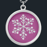 Crystal Snowflake Ketting<br><div class="desc">De mousserende kristallen en de shimmerende kralen versieren de fotoillustratie op dit ketting. Het is een mooie memento voor elk meisje op het bruiloft feest.</div>