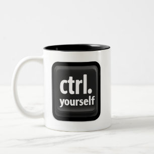 “Ctrl Yourself” Toetsenbord Illustratie – Minimali Tweekleurige Koffiemok