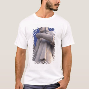 Cuba, Havana, Beeldhouwwerk van Jezus. T-shirt