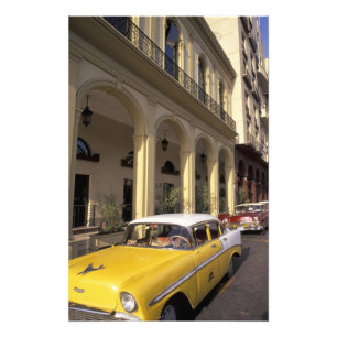Cuba, Havana. Kleurrijke Chevys uit de jaren 50 Foto Afdruk
