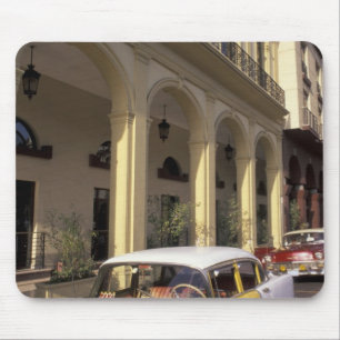 Cuba, Havana. Kleurrijke Chevys uit de jaren 50 Muismat