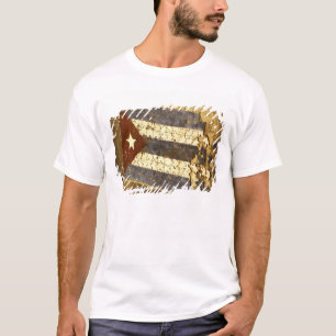 CUBA, Havana. Mozaïekpuzzel van de Cubaanse vlag i T-shirt
