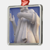 Cuba, Havana, Sculptuur van Jezus. Metalen Ornament (Links)