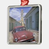 Cuba, het oude koloniale dorp Trinidad. Metalen Ornament (Links)