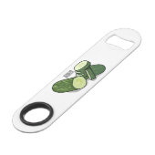 Cucumber cartoon illustratie speed flessenopener (Voorkant Gekanteld)