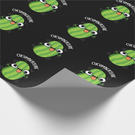 Cucumberzerk Funny Berzerk Cucumber Pun Dark BG Cadeaupapier (Hoek)
