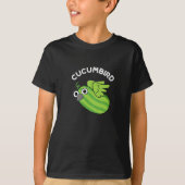 Cucumbird Funny Veggie Cucumber Pun Dark BG T-shirt (Voorkant)