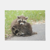 Cuddling-Baby-accoons Deurmat (Voorkant)