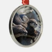 Cuddling Otters Metalen Ornament (Rechts)