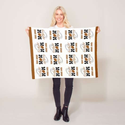 Cuddly Small Size Football Mama Fleece Deken (In situ)