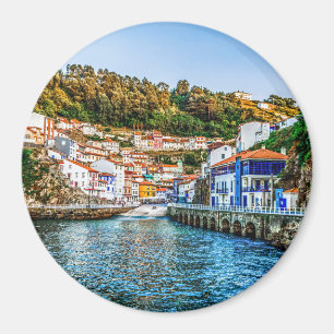 Cudillero, vissersdorp in Asturië. Spanje. Magneet