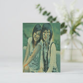 Cue friends sitting next to each other briefkaart (Staand voorkant)