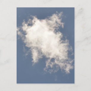 Cumulus Cloud zwevend in een heldere blauwe hemel. Briefkaart
