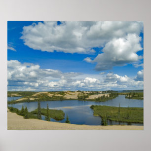 Cumulus clouds drijven boven meren in het noordwes poster