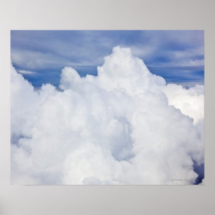 Cumulus wolken bekeken vanuit een hoge hoek. poster