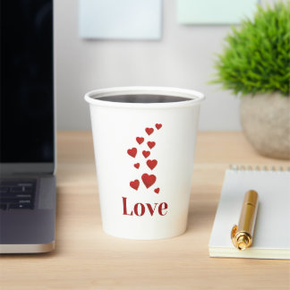 Cup of LOVE with hearts. Papieren Bekers