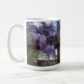 Cup with wisteria vine koffiemok (Links)