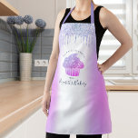 Cupcake bakkerij Paars Blue Glitter Drip Typografi Schort<br><div class="desc">Hier is een wonderlijke manier om het plezier van het bakken toe te voegen. Voeg extra glans toe aan je culinaire avonturen wanneer je dit elegante, verfijnde, eenvoudige en moderne schort draag. Een dunne, paarse roze blauwe ombre cupcake, handgeschreven schrijftypografie en glitterdruppels bedekken een girale faux metallic paarse blauwe ombre...</div>