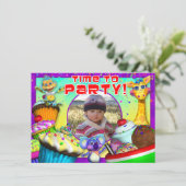 Cupcake Birthday Invite met "The GiggleBellies" Kaart (Staand voorkant)