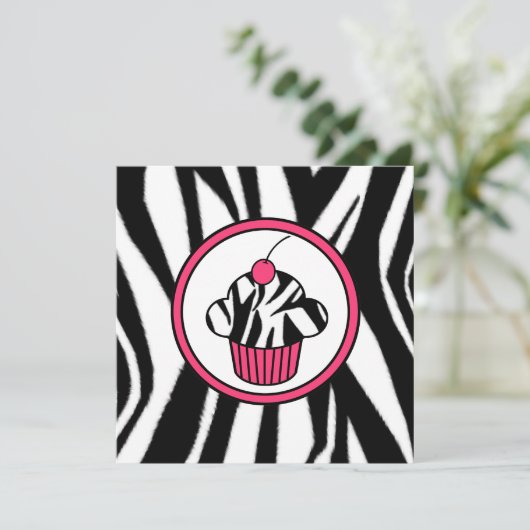 Cupcake met Cherry Invitation - Zebra Print /Pink Kaart (Staand voorkant)