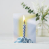 Cupcake met kaars, close-up (brandpunt) briefkaart (Staand voorkant)